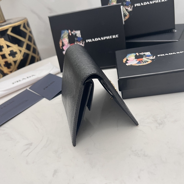 プラダ財布コピー側面デザイン